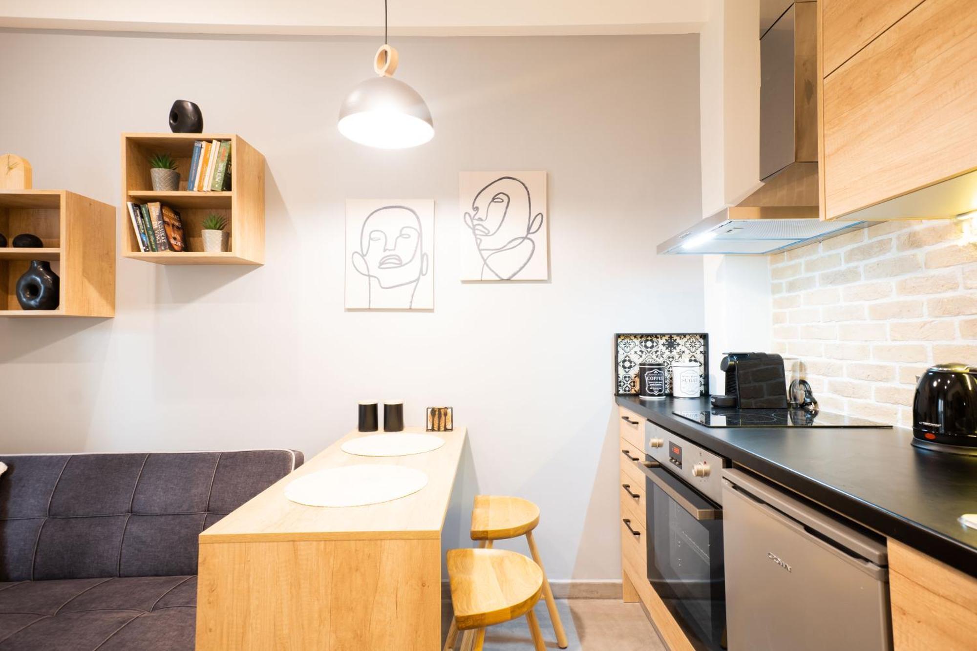 F & B Collection - Flat For 3 Apartment