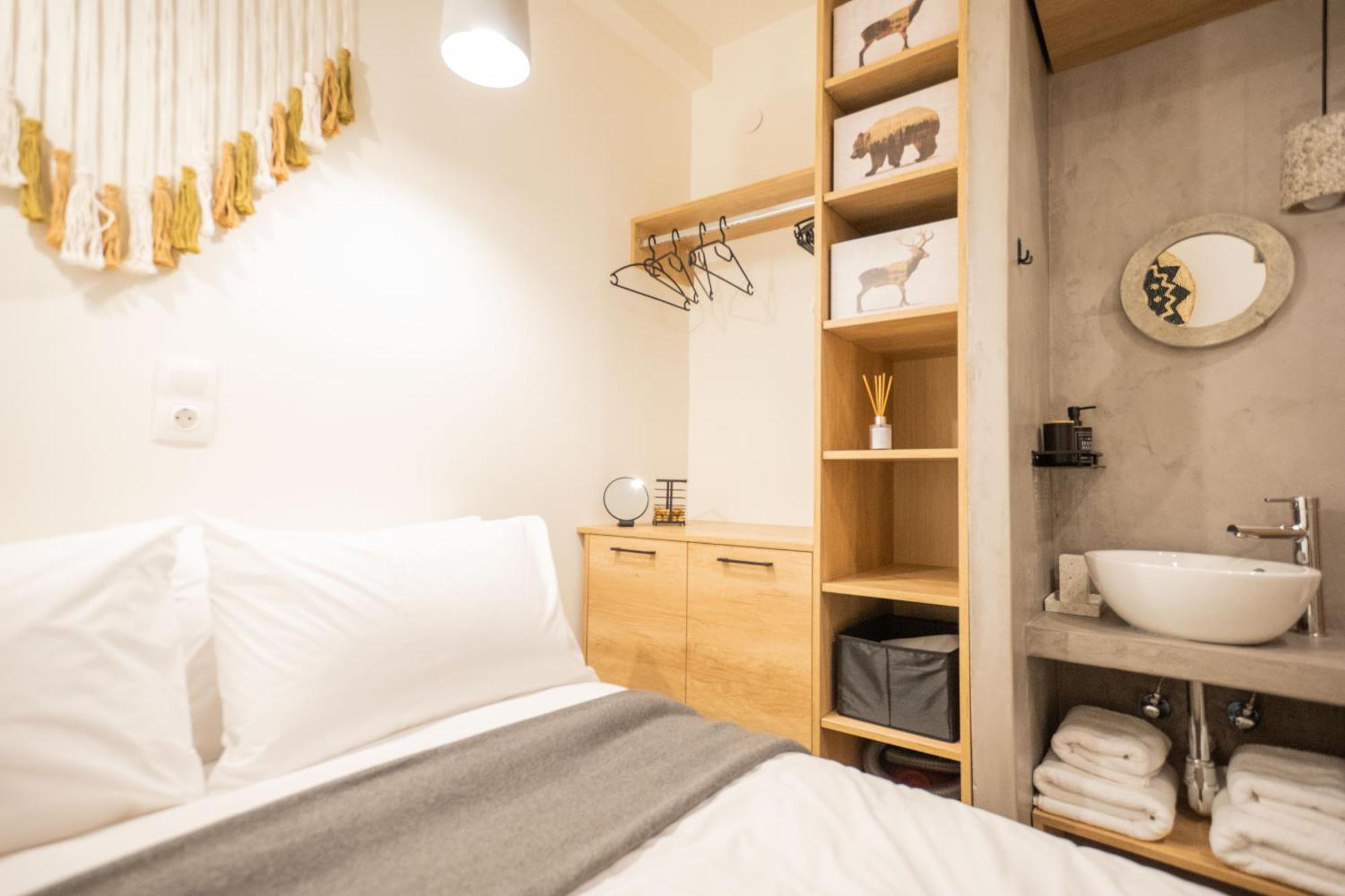 F & B Collection - Flat For 3 Apartment *